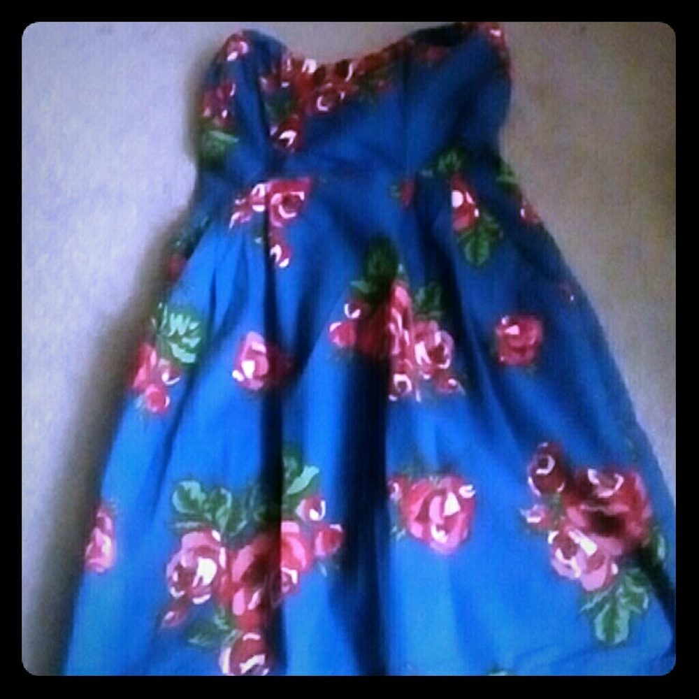 Beautiful Blue Strapless floral print dress.